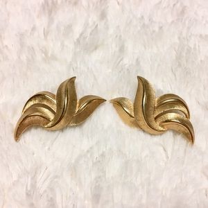 Vintage Gold Tone Earrings